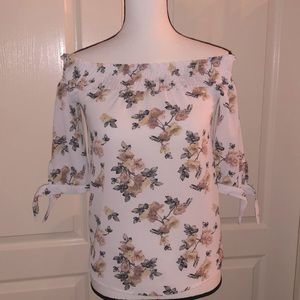 JUNIORS Floral Off the Shoulder Blouse - Size M